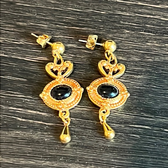 🇺🇸 1994 Vintage Avon Onyx Earrings - Victorian Style - Picture 2 of 4